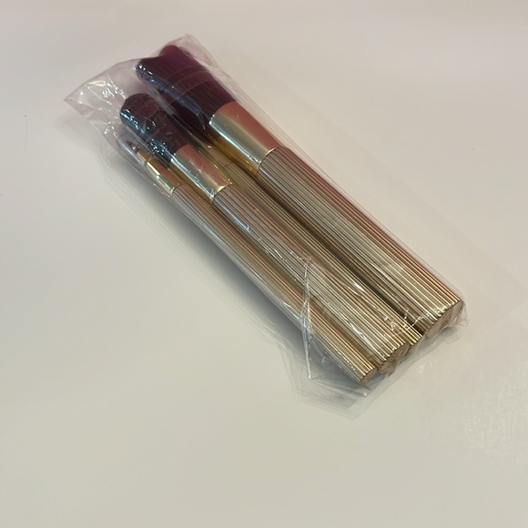 Estée Lauder set of 4 Brushes. New still in plastic. - Picture 8 of 14